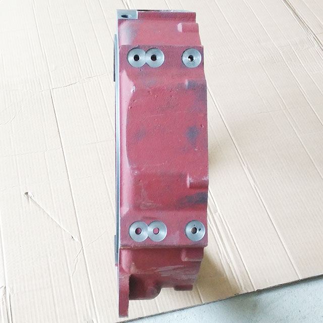 Deutz 912 Flywheel housing 02242050 (3).jpg